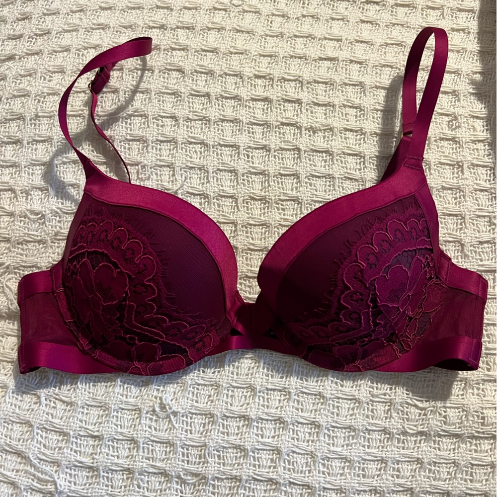 Victoria Secret 34B very sexy push up